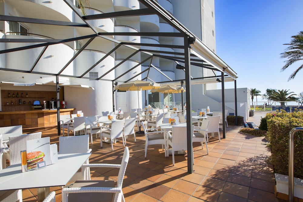 Hipotels Hipocampo Playa — Restaurant & bars in Cala Millor, Balearic Islands