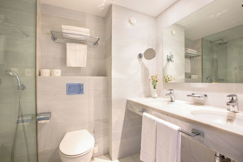 Hipotels Hipocampo Playa — Hotel rooms in Cala Millor, Balearic Islands