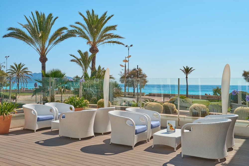 Hipotels Hipocampo Playa — Beach in Cala Millor, Balearic Islands