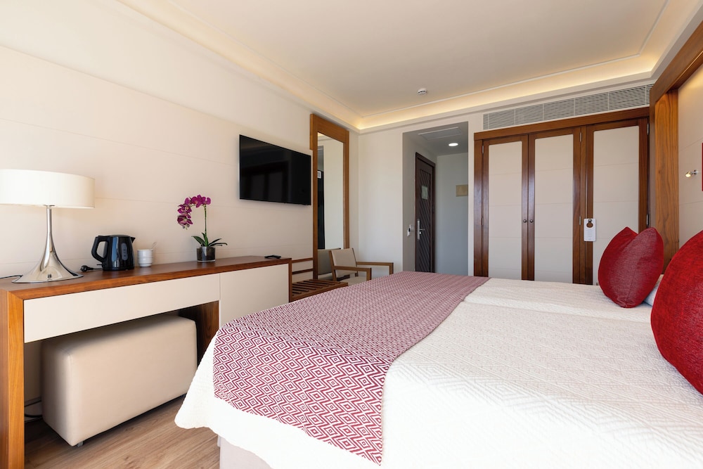 Hipotels La Geria — Hotel rooms in Puerto del Carmen, Canary Islands
