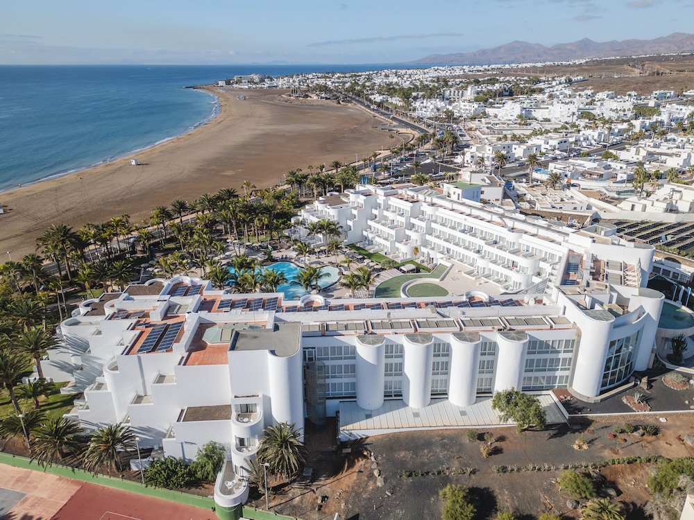 Hipotels La Geria — Hotel building in Puerto del Carmen, Canary Islands