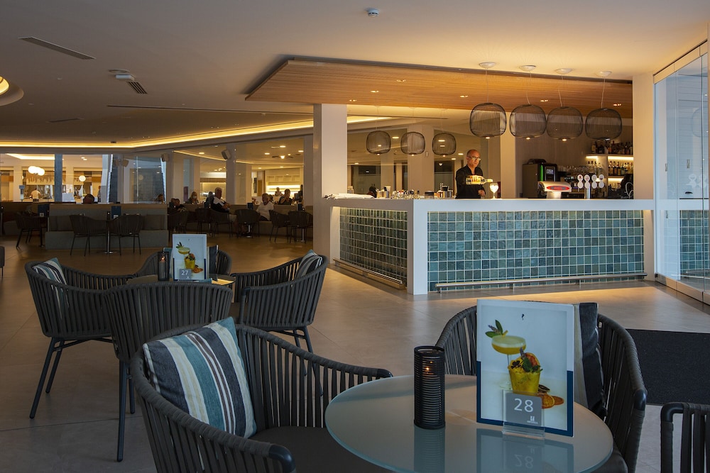 Hipotels La Geria — Restaurant & bars in Puerto del Carmen, Canary Islands