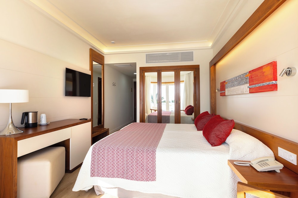 Hipotels La Geria — Hotel rooms in Puerto del Carmen, Canary Islands