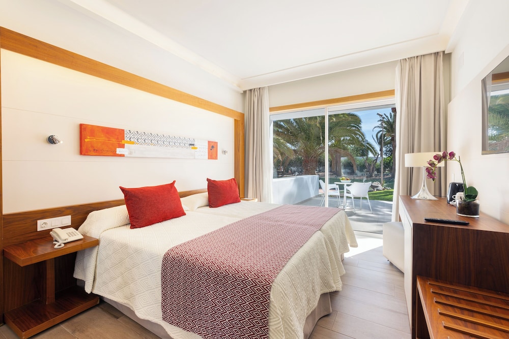 Hipotels La Geria — Hotel rooms in Puerto del Carmen, Canary Islands