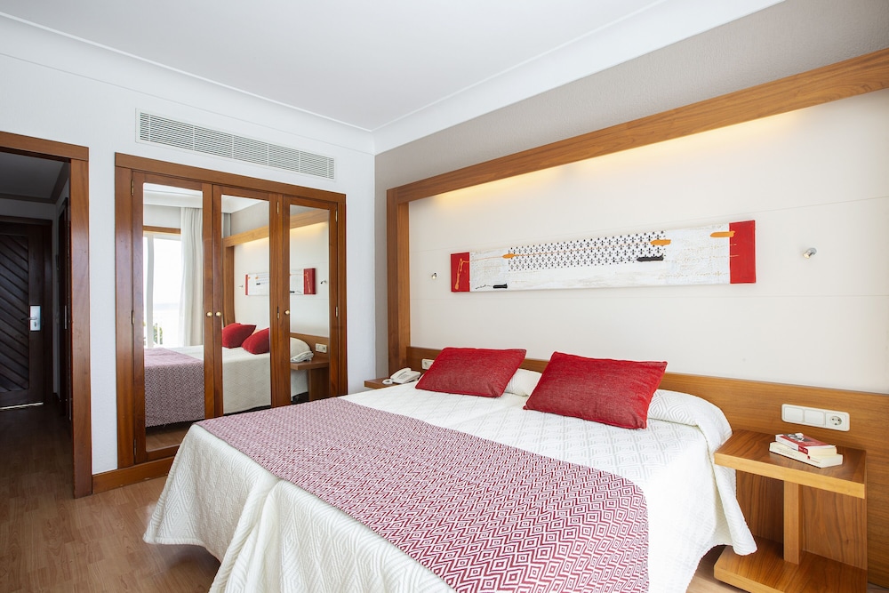 Hipotels La Geria — Hotel rooms in Puerto del Carmen, Canary Islands