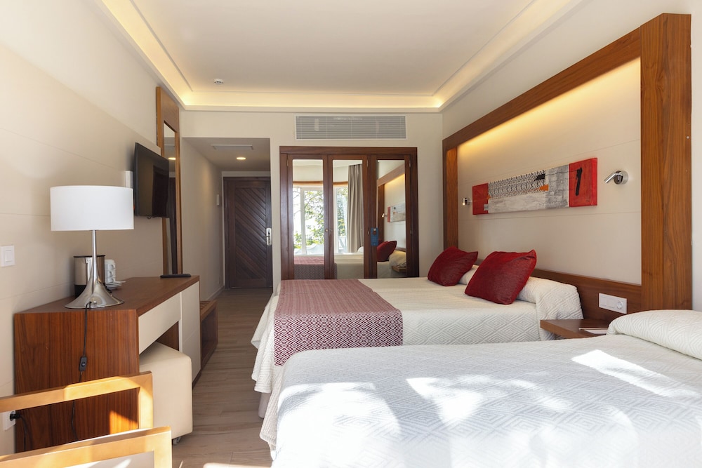 Hipotels La Geria — Hotel rooms in Puerto del Carmen, Canary Islands