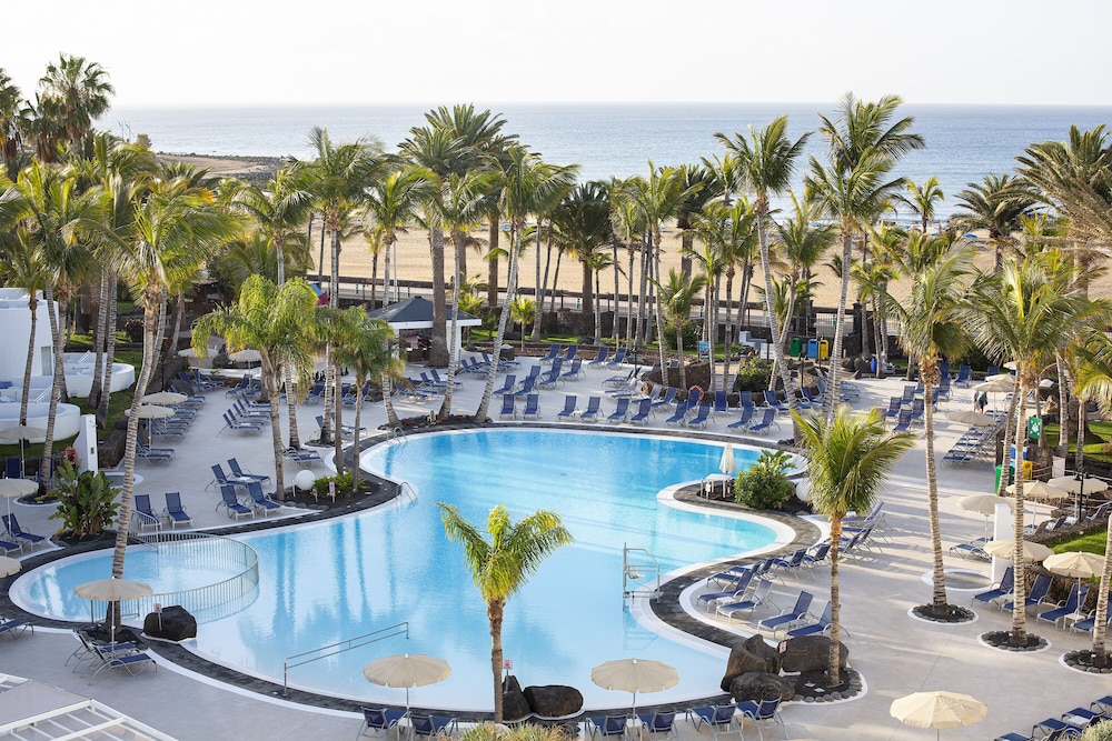 Hipotels La Geria — Swimming pool in Puerto del Carmen, Canary Islands