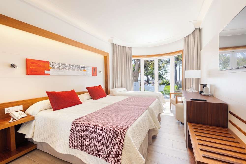 Hipotels La Geria — Hotel rooms in Puerto del Carmen, Canary Islands