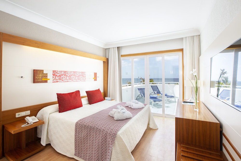 Hipotels La Geria — Hotel rooms in Puerto del Carmen, Canary Islands