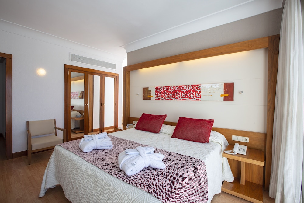 Hipotels La Geria — Hotel rooms in Puerto del Carmen, Canary Islands