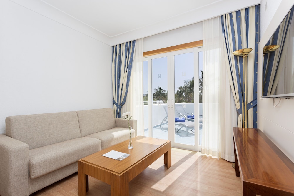 Hipotels La Geria — Hotel rooms in Puerto del Carmen, Canary Islands
