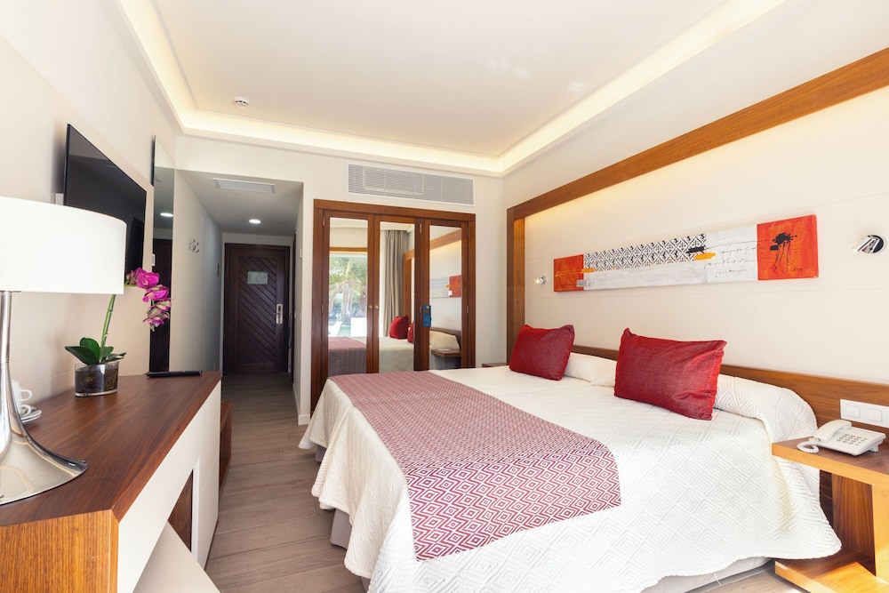 Hipotels La Geria — Hotel rooms in Puerto del Carmen, Canary Islands