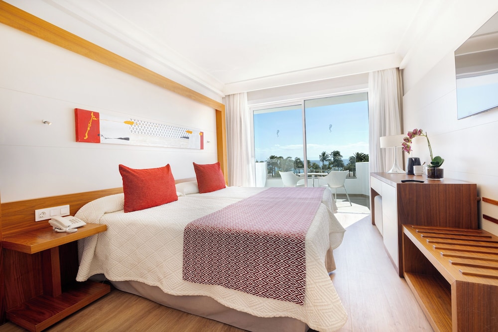 Hipotels La Geria — Hotel rooms in Puerto del Carmen, Canary Islands