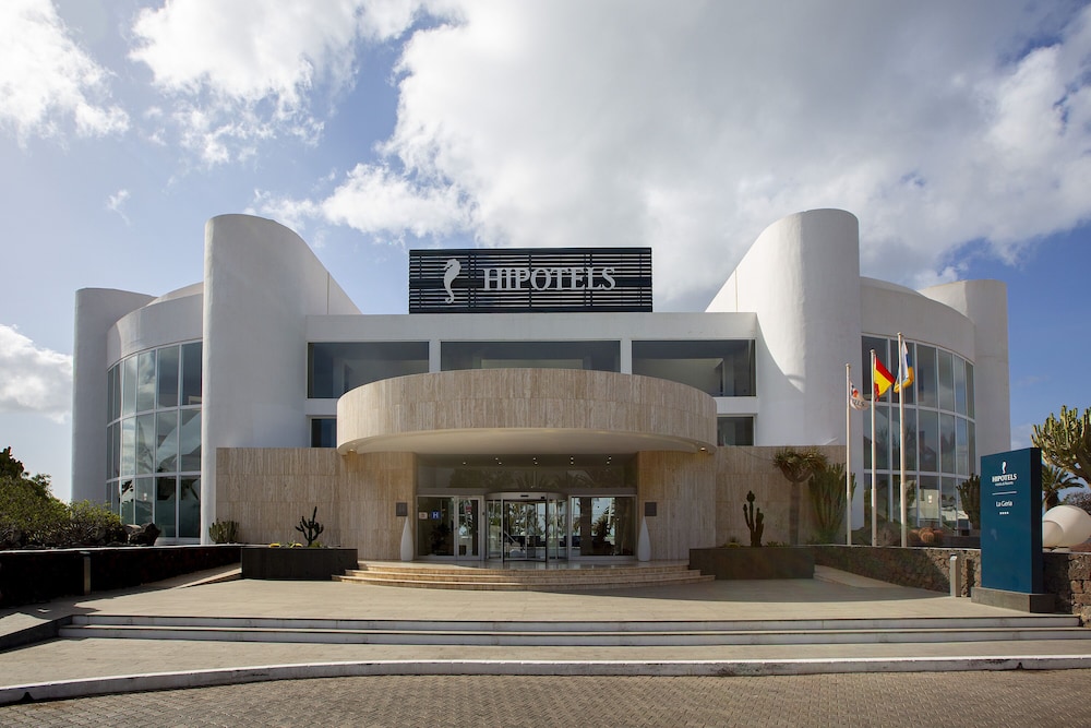 Hipotels La Geria — Hotel building in Puerto del Carmen, Canary Islands
