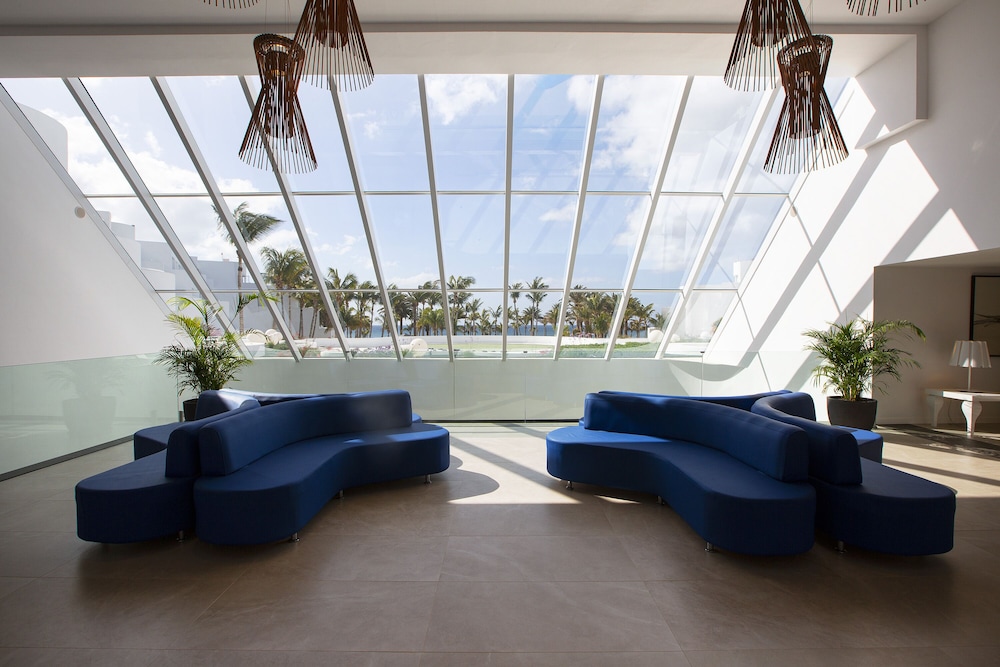 Hipotels La Geria — Hotel building in Puerto del Carmen, Canary Islands