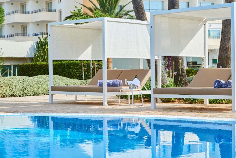 Hipotels Said — Swimming pool in Cala Millor, Balearic Islands