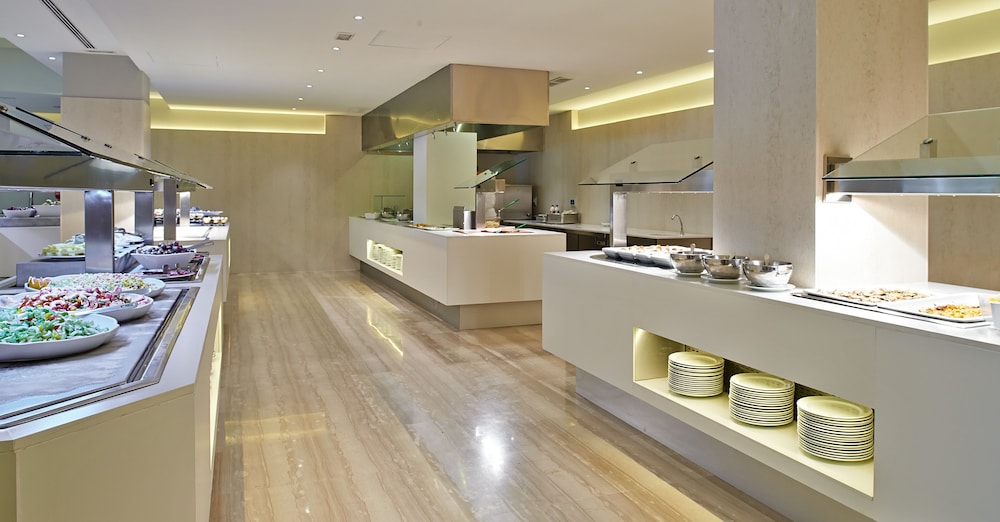 Hipotels Said — Restaurant & bars in Cala Millor, Balearic Islands
