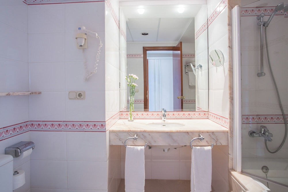 Hipotels Said — Hotel rooms in Cala Millor, Balearic Islands