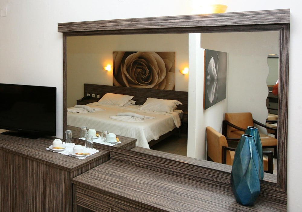 Eurohotel Katrin Suites-Adults Only — Hotel rooms in Stalida