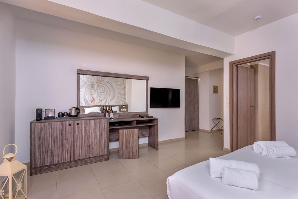 Eurohotel Katrin Suites-Adults Only — Hotel rooms in Stalida