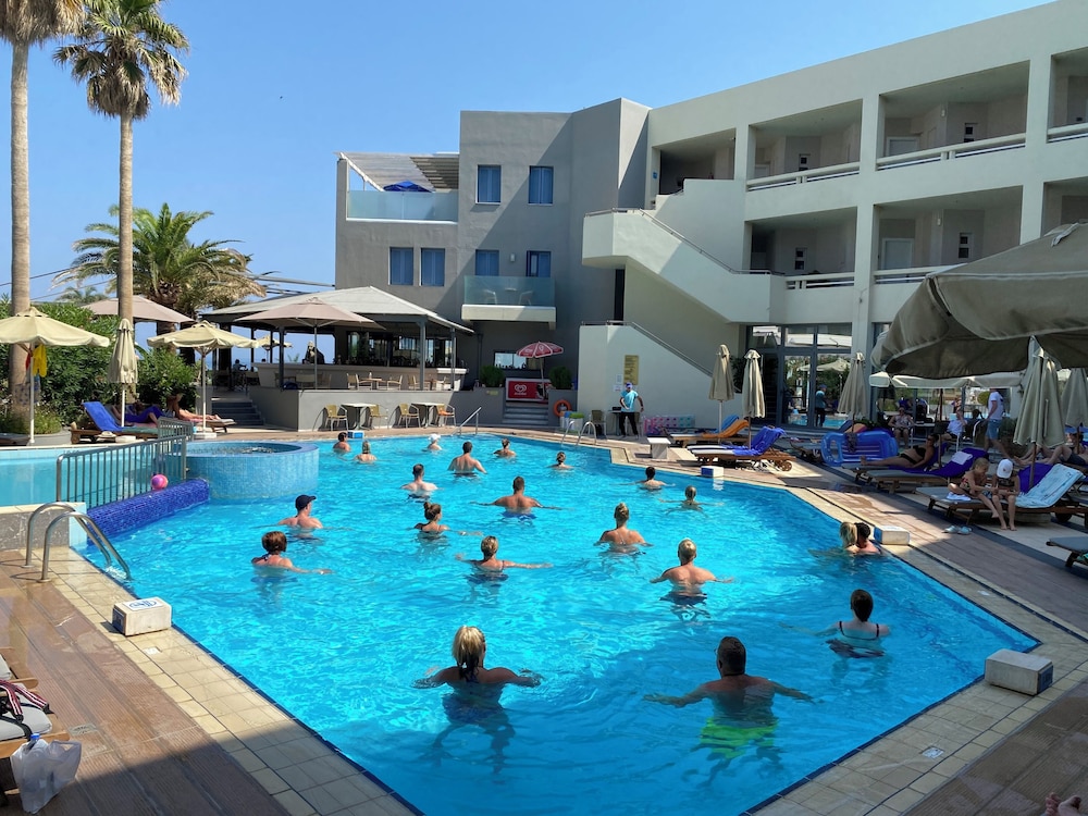 Aegean Pearl — Swimming pool in Rethymnon