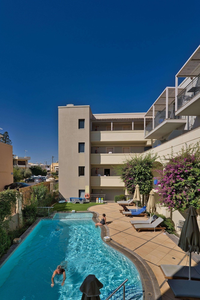 Aegean Pearl — Swimming pool in Rethymnon