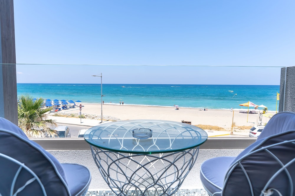 Aegean Pearl — Beach in Rethymnon