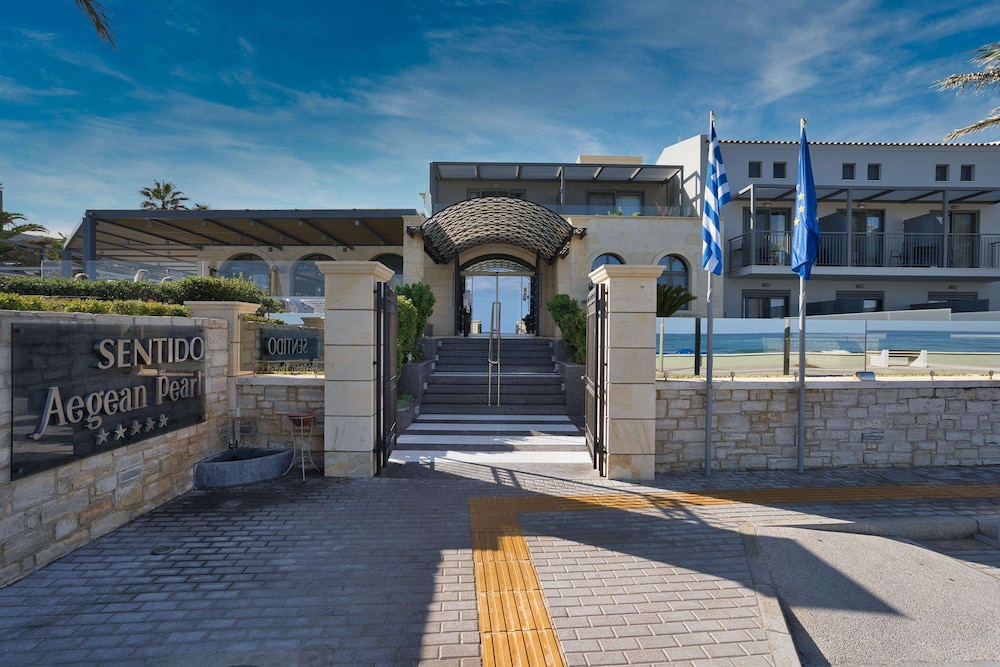 Aegean Pearl — Hotel building in Rethymnon