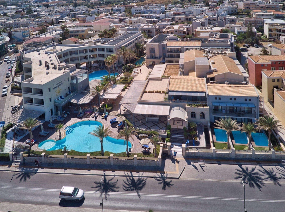 Aegean Pearl — Swimming pool in Rethymnon