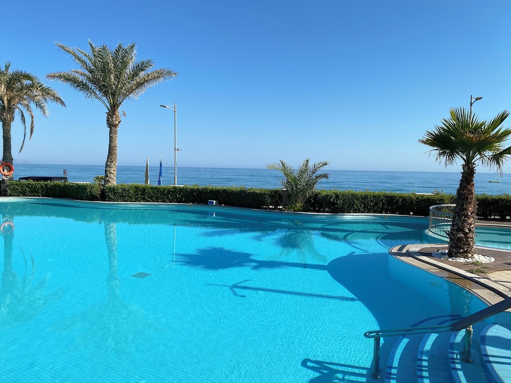Aegean Pearl — Swimming pool in Rethymnon