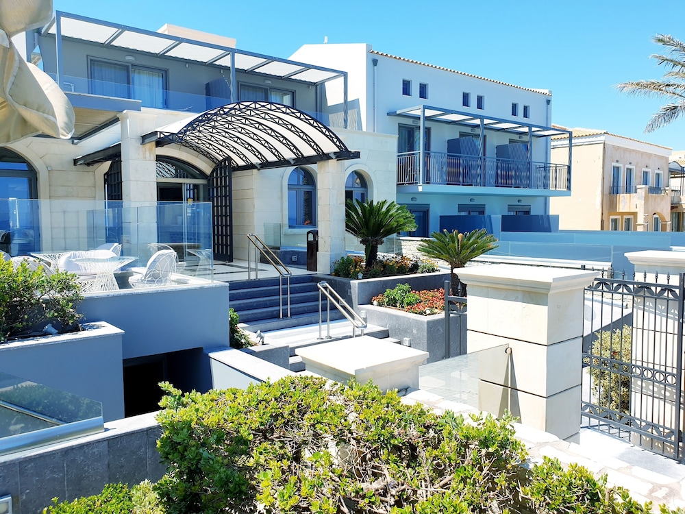Aegean Pearl — Hotel building in Rethymnon