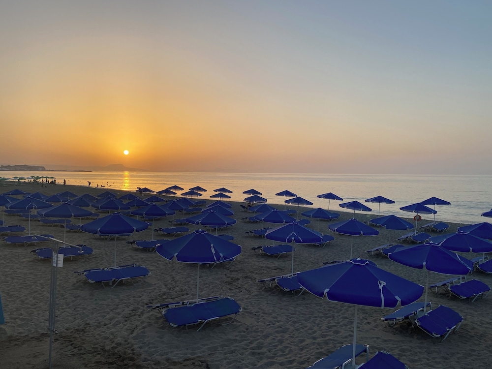 Aegean Pearl — Beach in Rethymnon