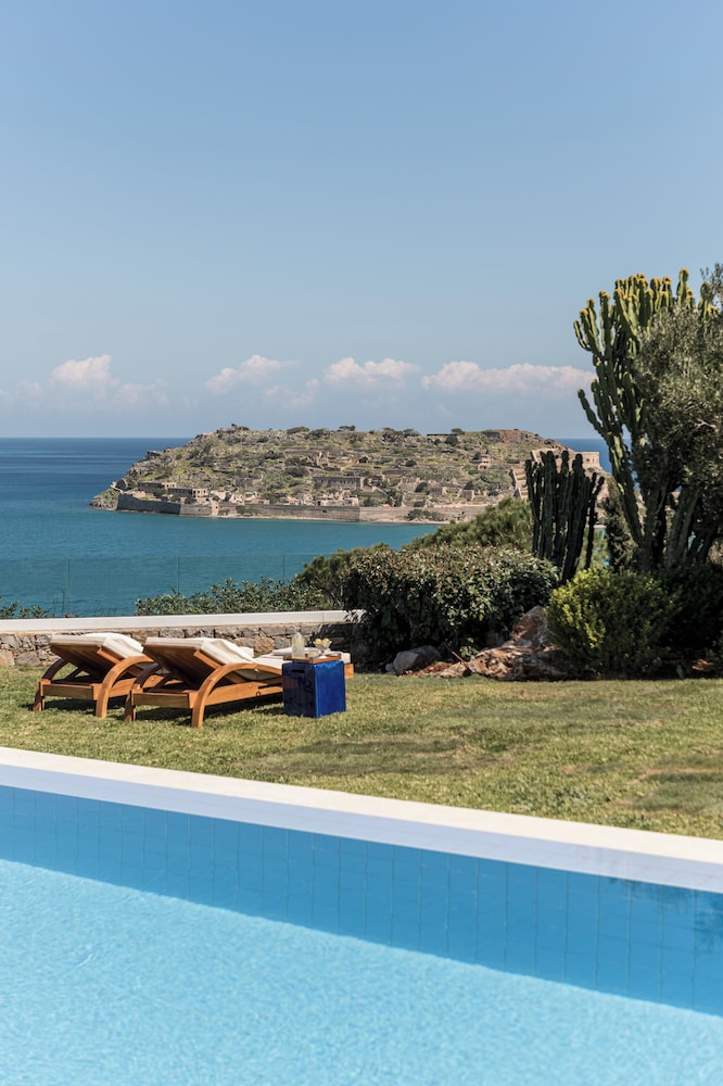 Phāea Blue - Small Luxury Hotels of the World — Swimming pool in Elounda