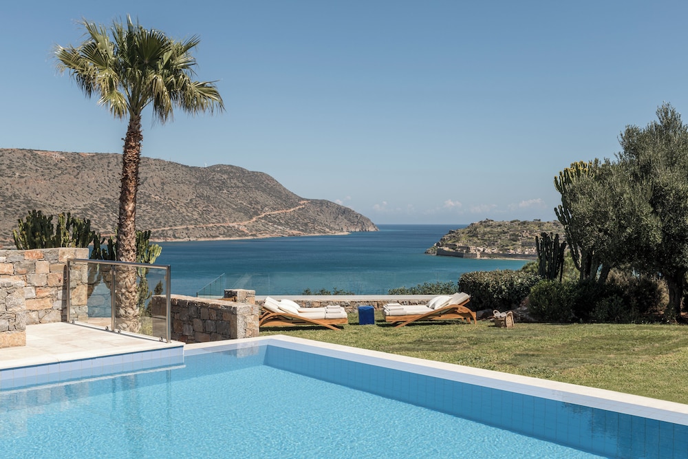 Phāea Blue - Small Luxury Hotels of the World — Swimming pool in Elounda