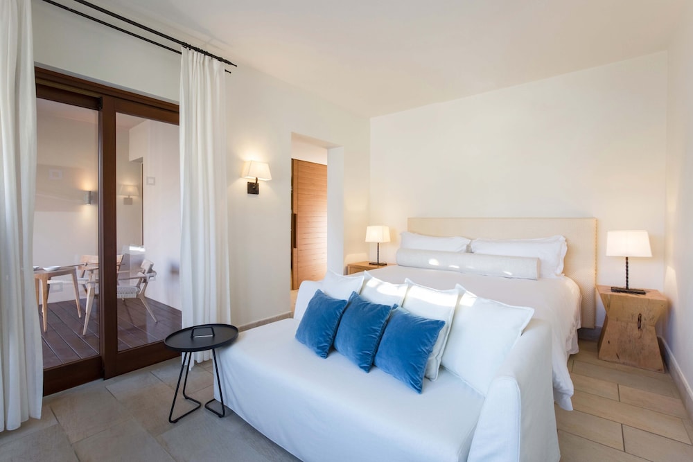 Phāea Blue - Small Luxury Hotels of the World — Hotel rooms in Elounda