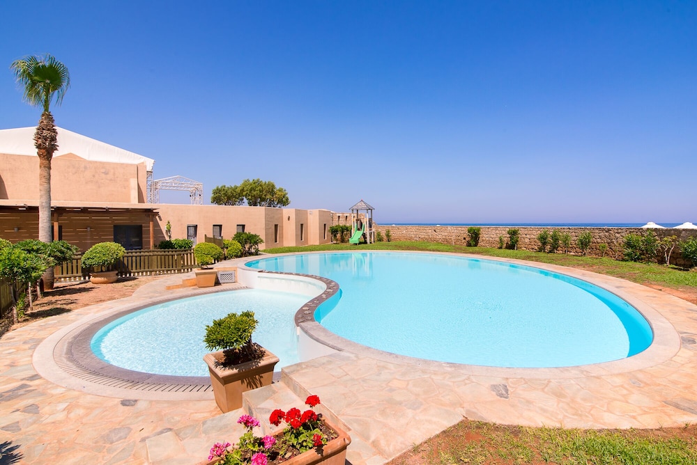 Kalimera Kriti Hotel & Village Resort — Swimming pool in Sissi