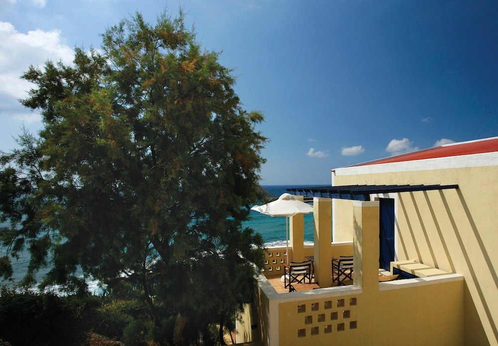 Kalimera Kriti Hotel & Village Resort — Hotel building in Sissi