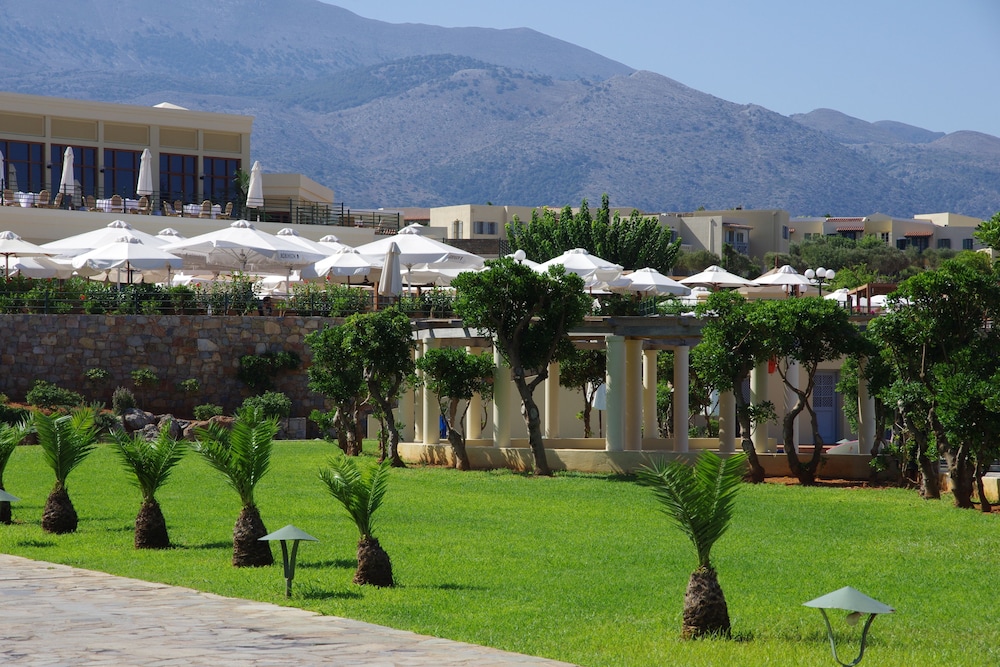 Kalimera Kriti Hotel & Village Resort — Hotel building in Sissi