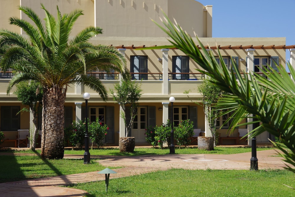 Kalimera Kriti Hotel & Village Resort — Hotel building in Sissi
