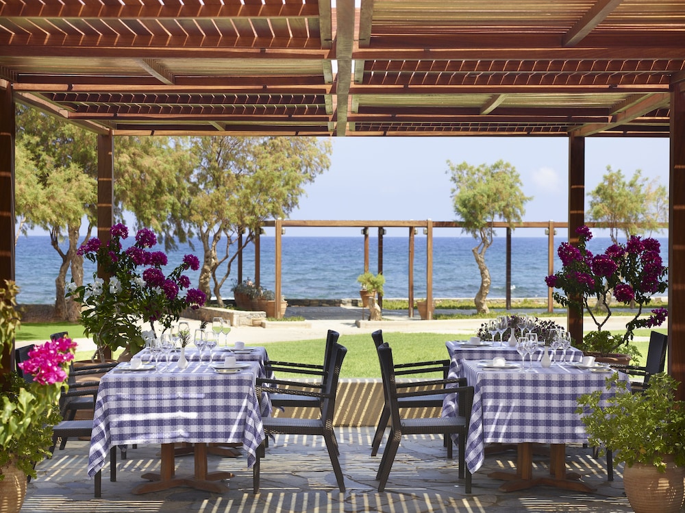 Kalimera Kriti Hotel & Village Resort — Restaurant & bars in Sissi