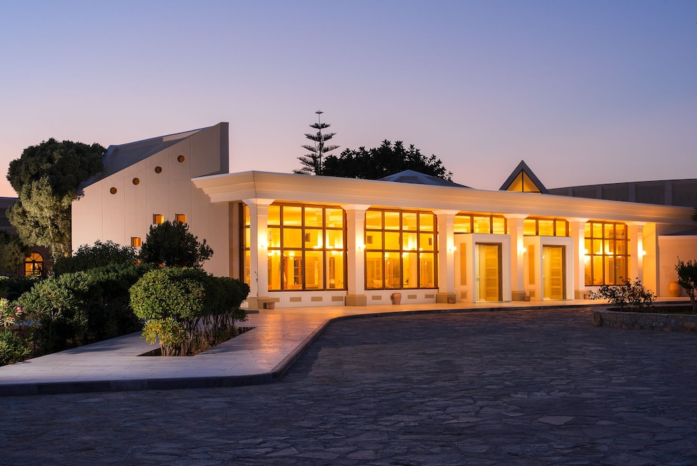 Kalimera Kriti Hotel & Village Resort — Hotel building in Sissi
