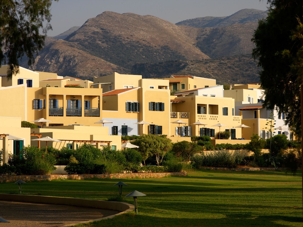 Kalimera Kriti Hotel & Village Resort — Hotel building in Sissi