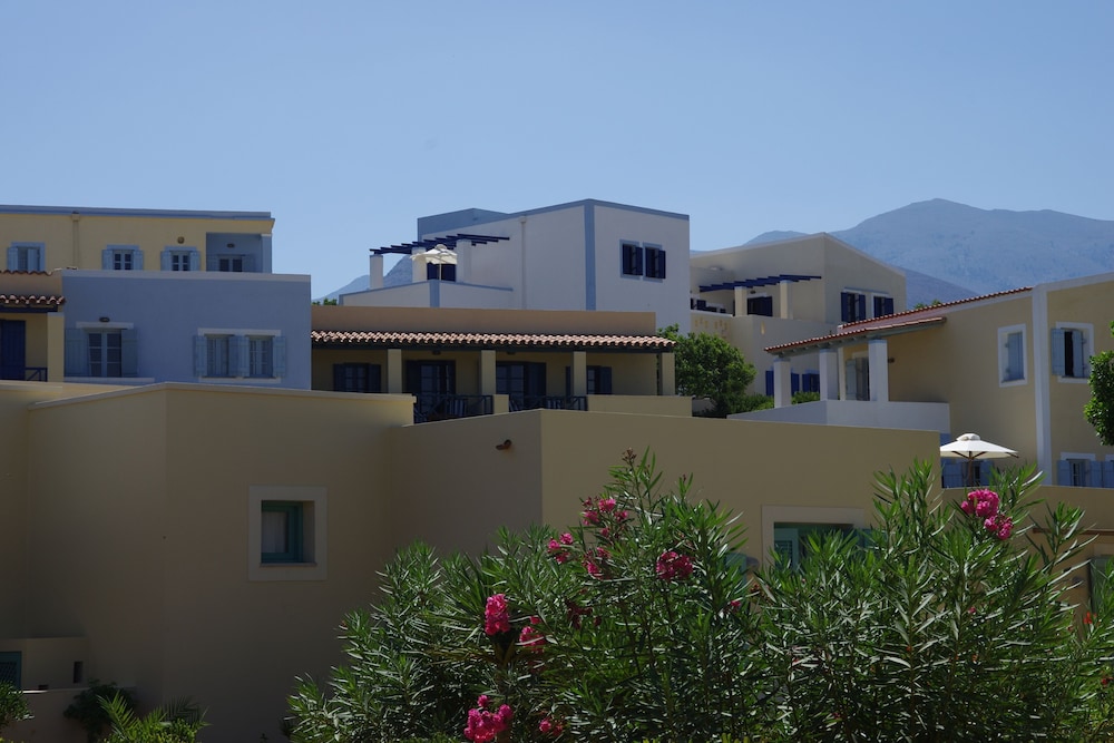 Kalimera Kriti Hotel & Village Resort — Hotel building in Sissi