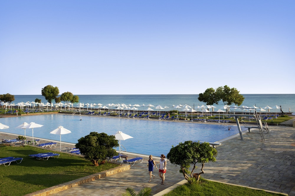 Kalimera Kriti Hotel & Village Resort — Swimming pool in Sissi
