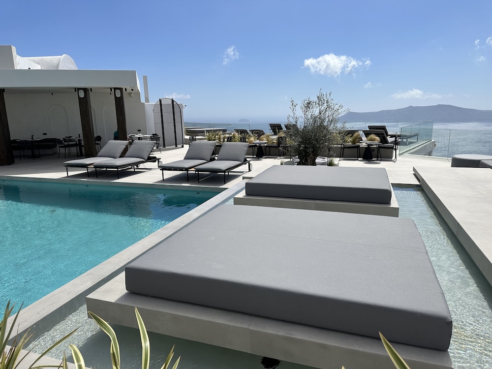 Rocabella Santorini Hotel & SPA — Swimming pool in Imerovigli, South Aegean