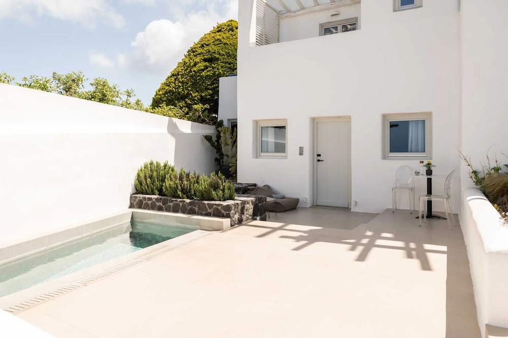 Rocabella Santorini Hotel & SPA — Swimming pool in Imerovigli, South Aegean