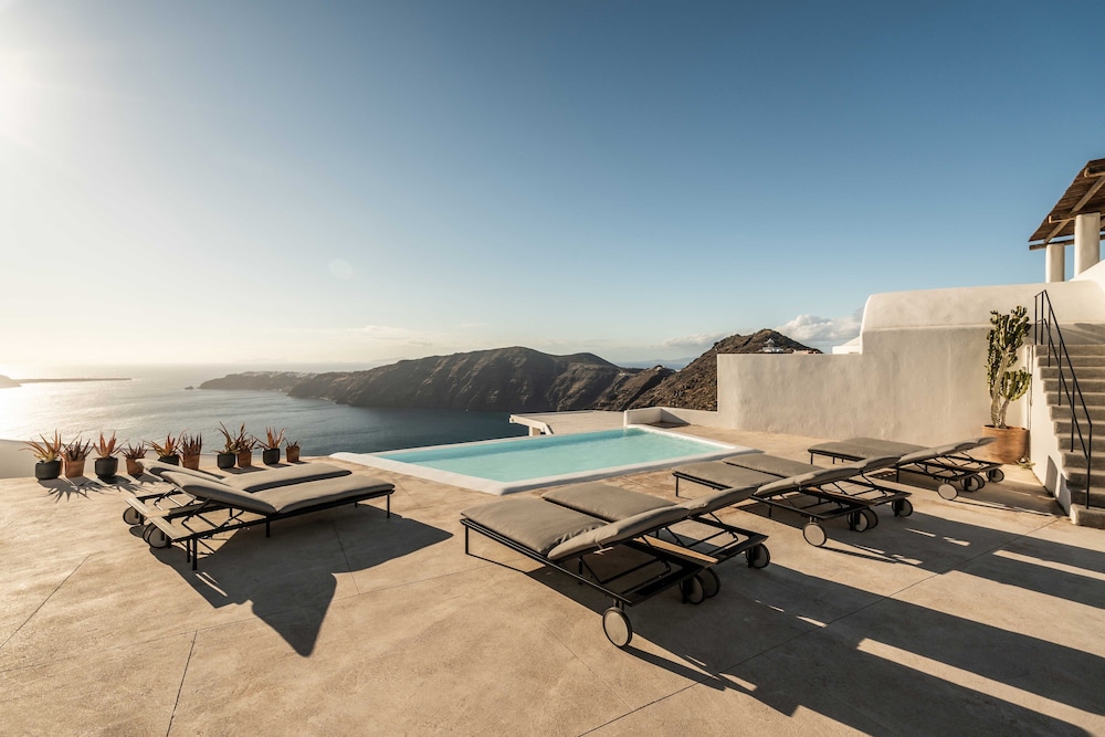 Rocabella Santorini Hotel & SPA — Swimming pool in Imerovigli, South Aegean