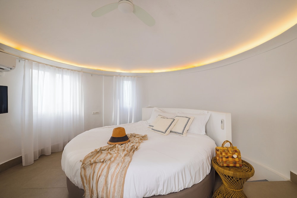 Rocabella Santorini Hotel & SPA — Hotel rooms in Imerovigli, South Aegean