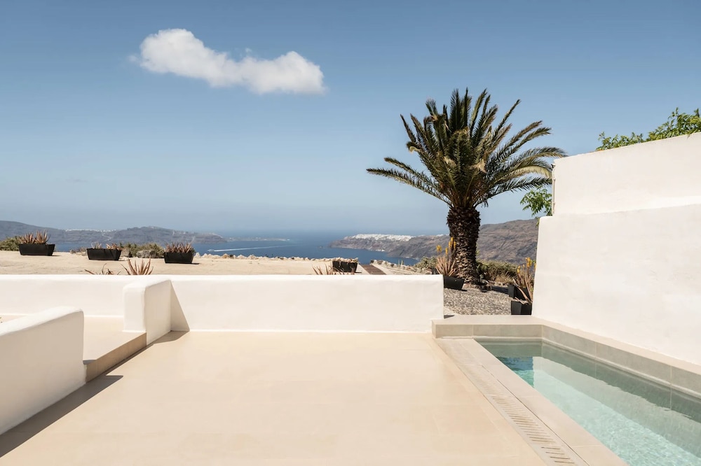 Rocabella Santorini Hotel & SPA — Swimming pool in Imerovigli, South Aegean