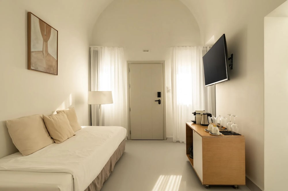Rocabella Santorini Hotel & SPA — Hotel rooms in Imerovigli, South Aegean